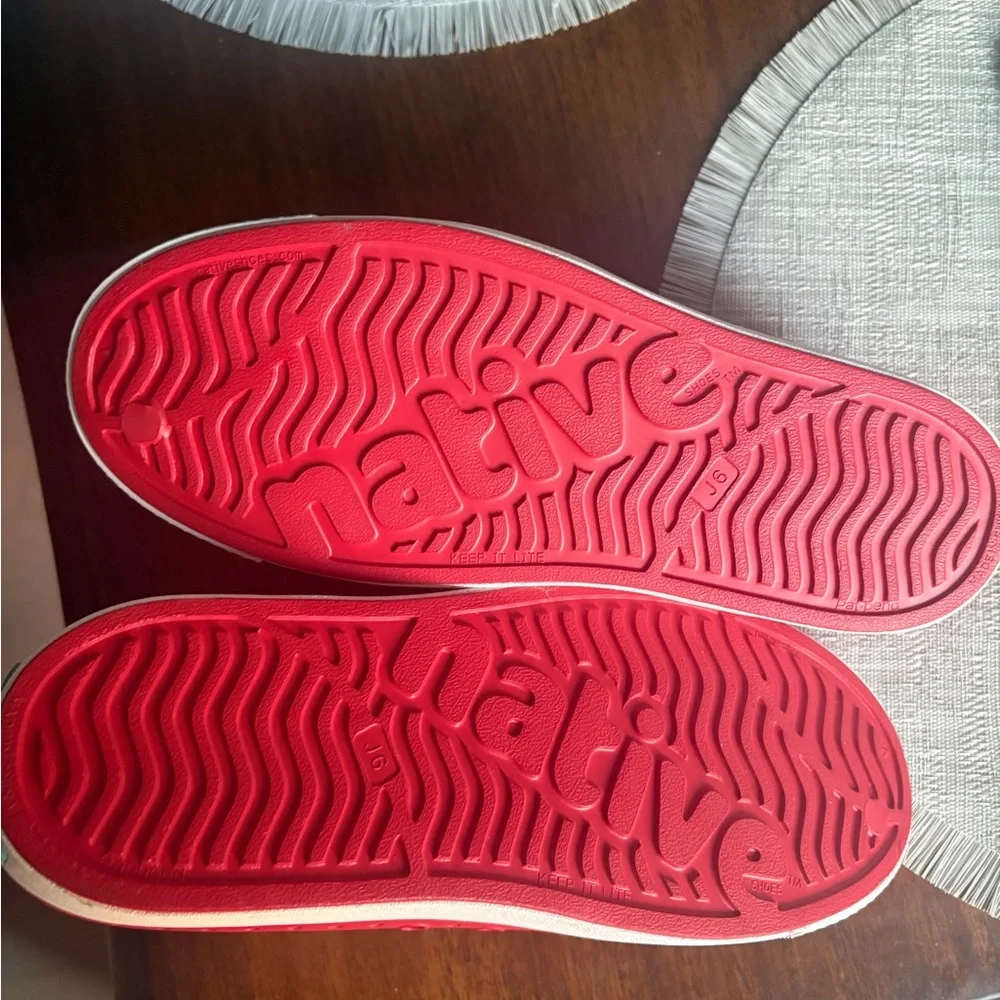 Native Jefferson Slip-On Red Casual Sneakers YTH 6, Men's 6, Women's 8